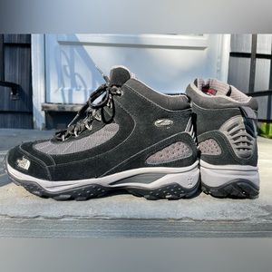 Womens Size 8.5 The North Face Waterproof hiking boots